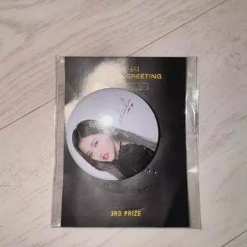 Значок Loona Scratch Can Оливия Хей продается запечатанным.