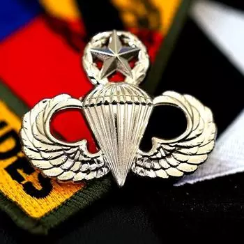 Значок парашютиста Значок парашютиста Военный фанат Металлический значок Значок на шляпу Наплечный значок USARMY Значок квалификации парашютиста Выделение