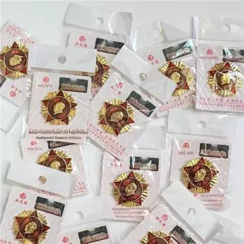 Значок председателя Мао: Значок в виде пятиконечной звезды в стиле ретро (Диаметр: 3.5cm) 3.5CM Retro Star Medal