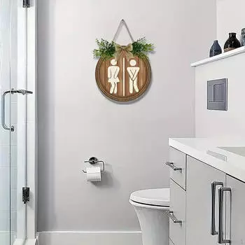 Знак туалета унисекс для мальчиков и девочек в использовании. Деревенское настенное украшение. Деревянный туалет. Декор двери. Ванная комната для