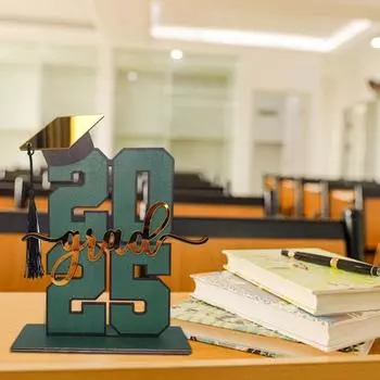 Знак выпускного стола 2025 года Выпускники колледжей средней школы Шляпа бакалавра