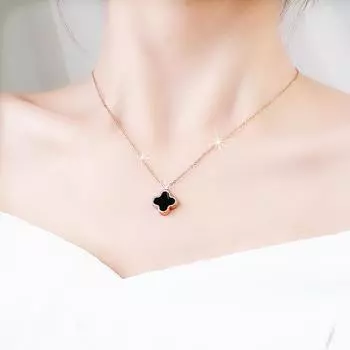 Знаменитость Интернета 18-каратное розовое золотое ожерелье с четырьмя листами клевера для женщин, кулон из титановой стали Niche Simple Temperament Clavicle Chain