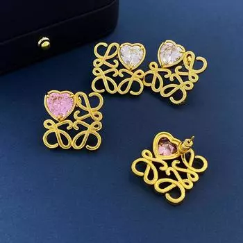 Знаменитые геометрические серьги-гвоздики Hollow Moon Cake Square Love Diamond Earrings Daily Universal