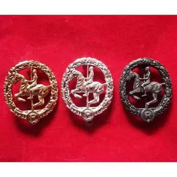 Золотые, серебряные и бронзовые значки классического конного спорта из европейских национальных коллекций Немецкие памятные медали