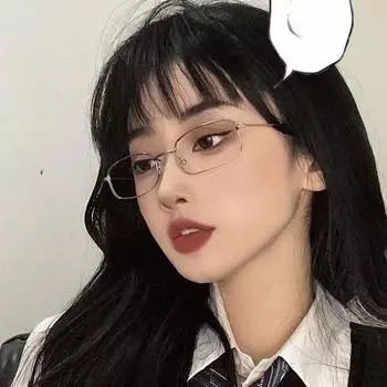 Золотые шелковые очки в маленькой оправе могут быть оснащены простыми антирадиационными очками для близорукости с узкой оправой и защитой от синего света