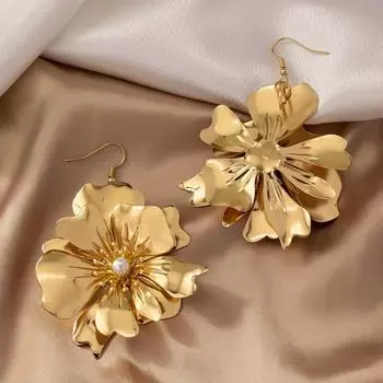 Золотые висячие серьги с нерегулярным цветком, инкрустированные искусственным жемчугом, ювелирные изделия для ушей, элегантные стильные преувеличенные серьги-капли для женщин золотой