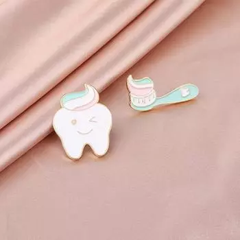 Зуб и зубная щетка, эмалированные булавки, подмигивающая улыбка, зубные броши, значки для стоматолога as the picture