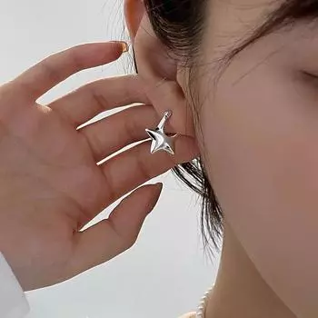 Звезда пряжка для ушей женские простые темпераментные трехмерные пятиконечные звезды серьги Niche Design Sense Commuter серьги