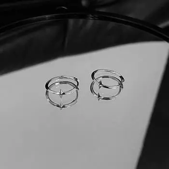Звезда Ухо Пряжка Женские Простые Нишевые Дизайн Sense Четырехконечные Звездные Серьги Модные Ins Холодный Ветер Круглые Звездные Серьги