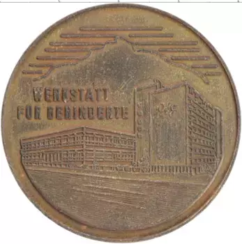 Медаль ГДР 1976 года Латунь Берлин