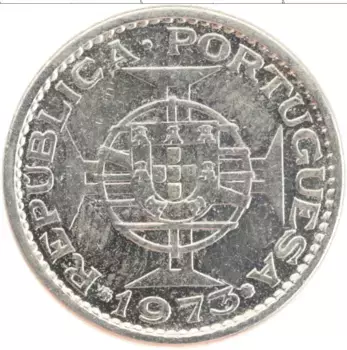 Монета 5 эскудо Мозамбика 1973 года Медно-никель