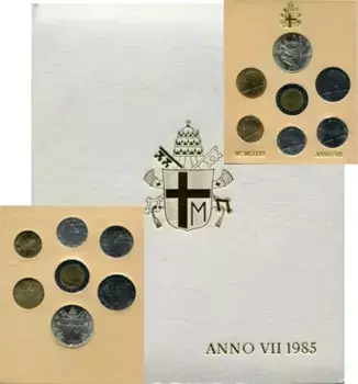 Набор монет Anno VII 1985 Ватикана 1985 года В наборе 7 монет: 10 лир, 20 лир, 50 лир, 100 лир, 200 лир, 500 лир (биметалл), 1000 лир (серебро, 835-я проба, 31,4 мм, 14,6 грамма)