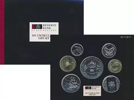 Набор монет Набор 1991 года Новой Зеландии 1991 года Набор из шести монет регулярной чеканки: 5, 10, 20, 50 центов (медно-никель), 1 и 2 доллара (латунь), а так же одной памятной монеты номиналом 5 долларов (медно-никель) посвящённой Чемпионату мира по регби, который проходил в Англии с 3 октября по 2 ноября 1991 года