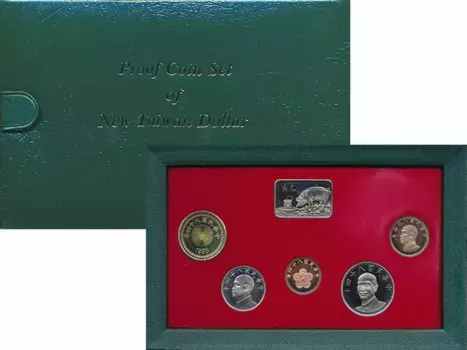 Набор монет Набор 1995 года Тайваня 1995 года Набор из 5 монет от 1/2 до 50 юаней с жетоном монетного двора