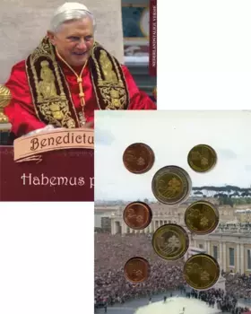Набор монет Набор монет 2005 года Ватикана 2005 года 8 моделей евро-монет Ватикана, посвященных Бенедикту XVI
