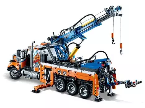 Конструктор LEGO Technic "Грузовой эвакуатор" 42128