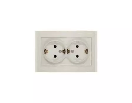 Розетка 2-м СП Бриллиант защ. шторки с заземл. сл. кость UNIVersal 7948769
