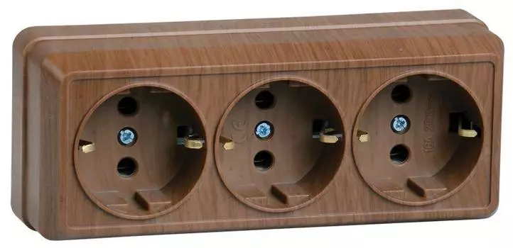 Розетка 3-м ОП Октава 16А РС23-3-ОД с заземл. дуб ИЭК ERO31-K04-16-DC