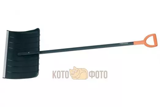 Скрепер для уборки снега Fiskars (143000)
