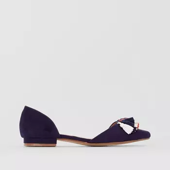 Балетки с заостренным мыском и помпонами