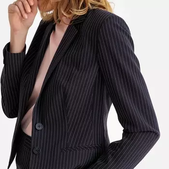 Блейзер в полоску приталенного покроя