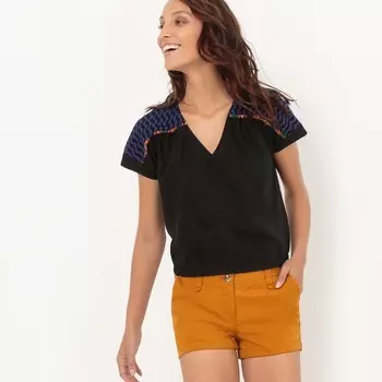 Блузка эластичная с вышивкой