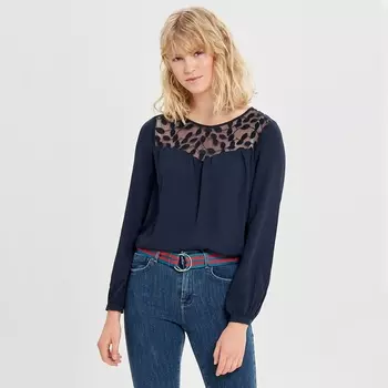 Блузка ажурная с вырезом-лодочкой и длинными рукавами