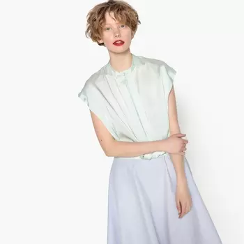 Блузка без рукавов с воротником-стойкой