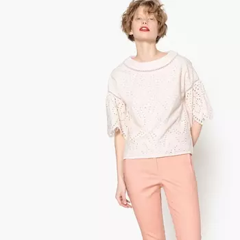 Блузка с английской вышивкой, рукавами 3/4 и воланами