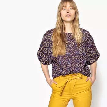 Блузка с цветочным рисунком и английским шитьём