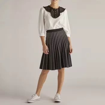 Блузка с круглым вырезом и длинными рукавами