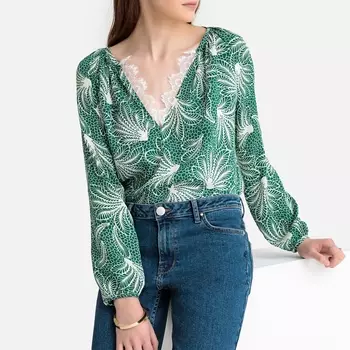 Блузка с V-образным вырезом и рисунком