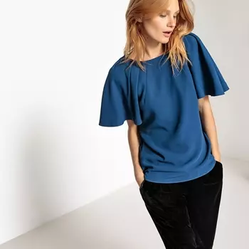 Блузка с V-образным вырезом и воланами на рукавах