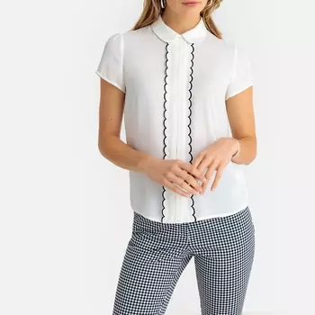 Блузка с закругленным отложным воротником и короткими рукавами