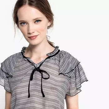 Блузка в клетку с короткими рукавами с воланами