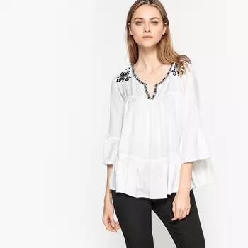 Блузка в стиле фолк с вышивкой