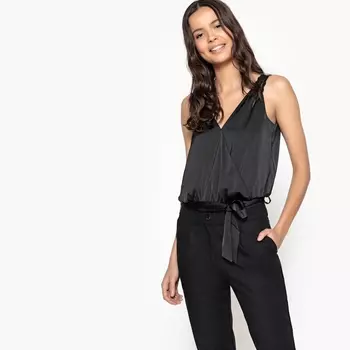 Боди с бретелями из кружева и V-образным вырезом спереди и сзади