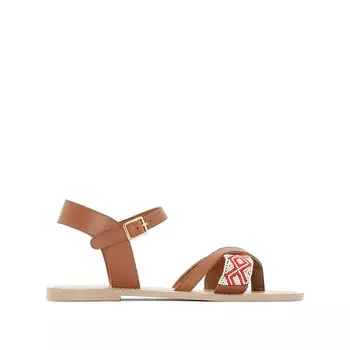 Босоножки кожаные с перемычкой между пальцами и отделкой бисером