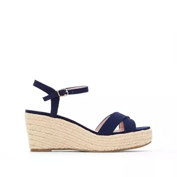 Босоножки на танкетке