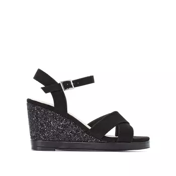 Босоножки с блестками на танкетке