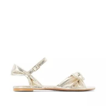 Босоножки с пряжками