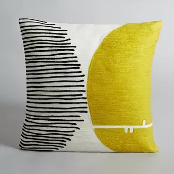 Чехол на подушку с вышивкой Mihnéa