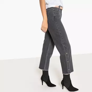 Джинсы прямые, низ брючин на кнопках