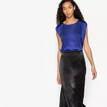 Футболка без рукавов с интересной деталью сзади