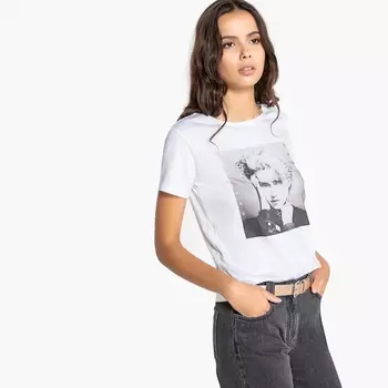 Футболка с круглым вырезом короткими рукавами и принтом спереди