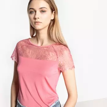 Футболка с манишкой из кружева, круглым вырезом и короткими рукавами