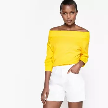 Футболка со сборками и открытыми плечами