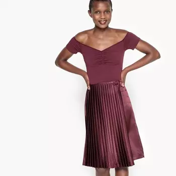 Юбка с плиссировкой средней длины