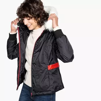 Куртка короткая с капюшоном, зимняя модель