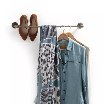 Перекладина настенная BLISKA с отделкой в индустриальном стиле